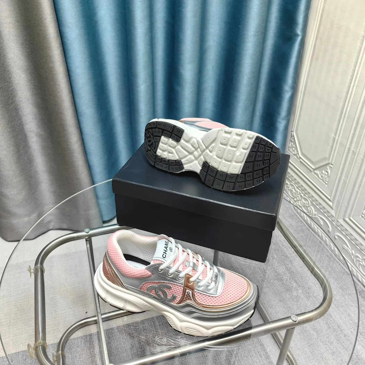 p680🐮🐮Chanel Chanel dad shoes, men and women couples - 2025 counter top casual sports shoes This classic design; the upper is electro-embroidered with a variety of techniques; the outsole is fashionable and sporty; it is unusual to incorporate a variety of color matching elements... The diversified mix and match is very beautiful and versatile, casual, fashionable, sports and outdoor can be taken into account... ꫛꫀꪝ Go➫ Material: ❶Upper is made of: Original imported first-layer silk cowhide + original waterproof cloth + original first-layer cowhide ❷Inner lining: original sheep lining + mesh ❸Outsole based on: original TPU combination outsole Special counter boutique packaging complete set for women 35–41